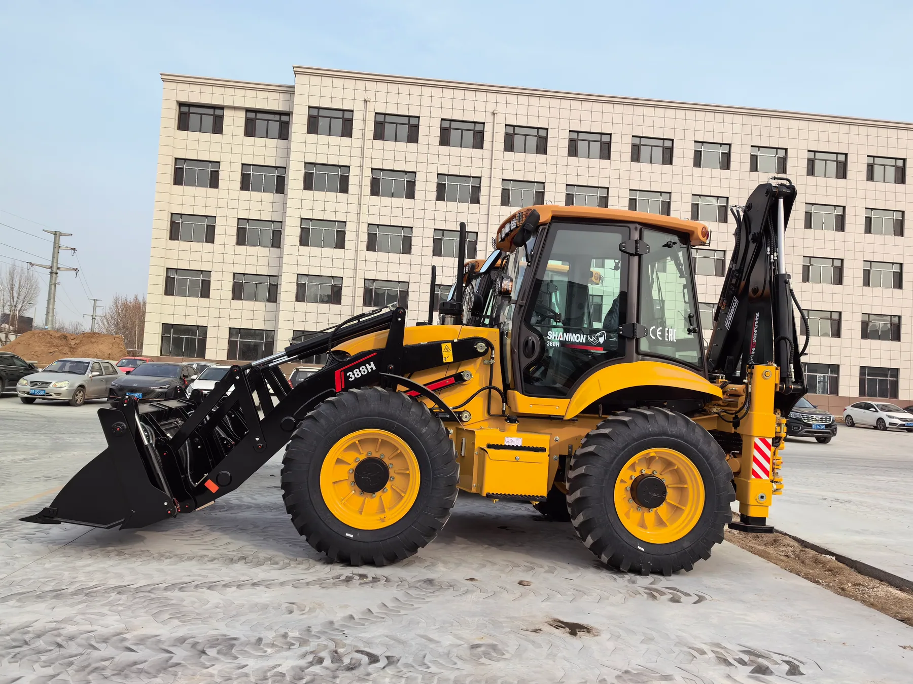 SHANMON 388H heavy-duty backhoe loader