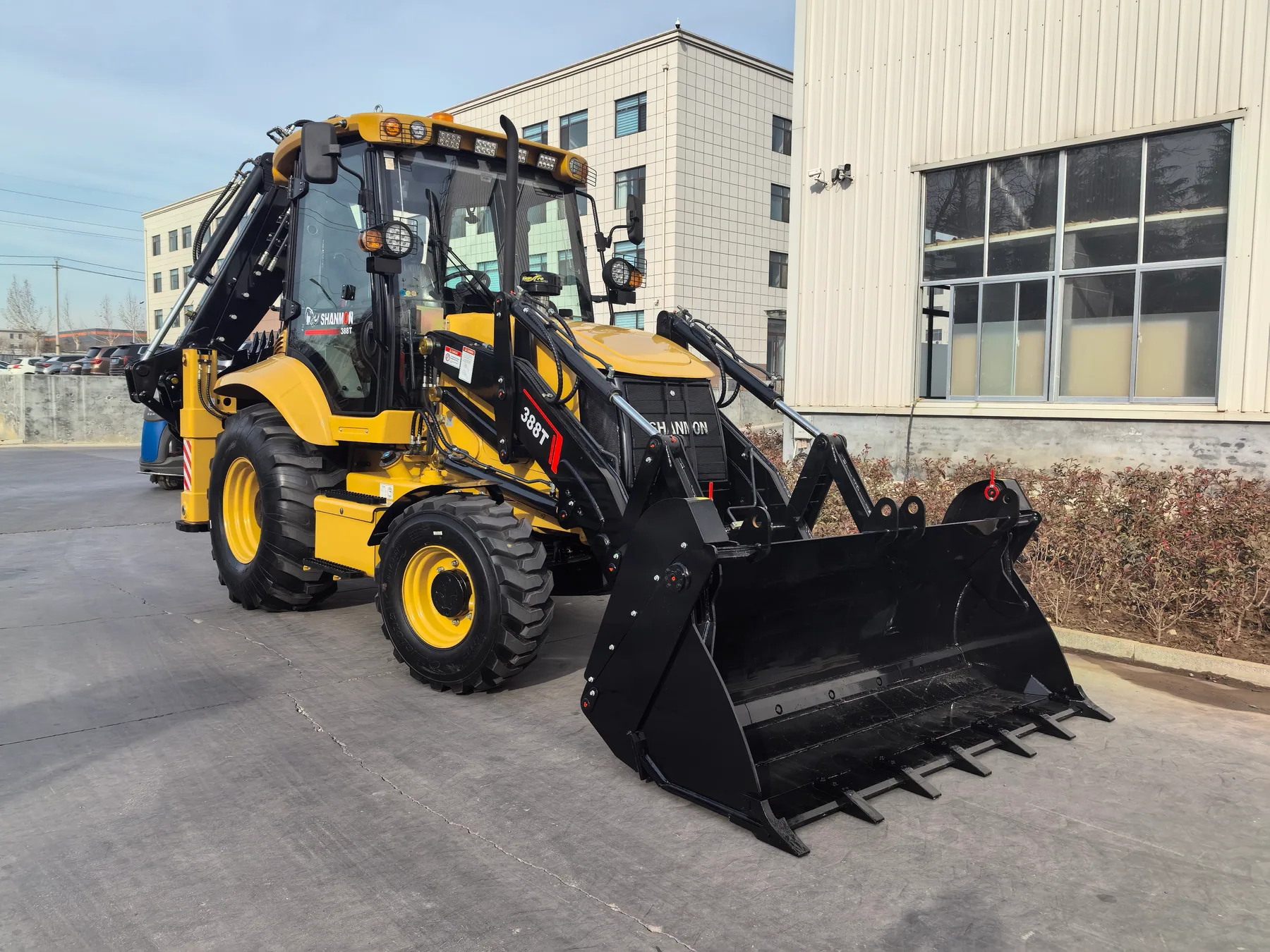 SHANMON 388T front loader view